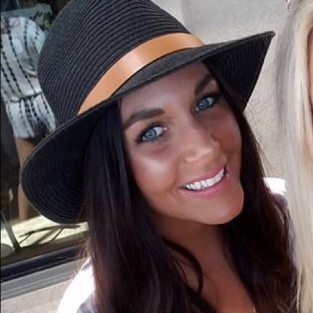 Meet your Posher, Ally